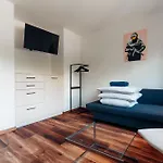 Komfortowy Apartament W Spokojnej Dzielnicy